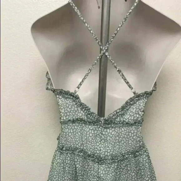 🆕 Sage Mini dress with crossed straps L🆕 - Picture 4 of 10